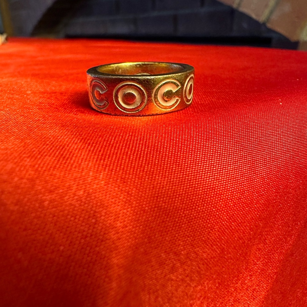 WOW POSHMARK - Authentic Chanel Golden Sparkle Supermodel CC Logo Ring - Picture 11 of 16